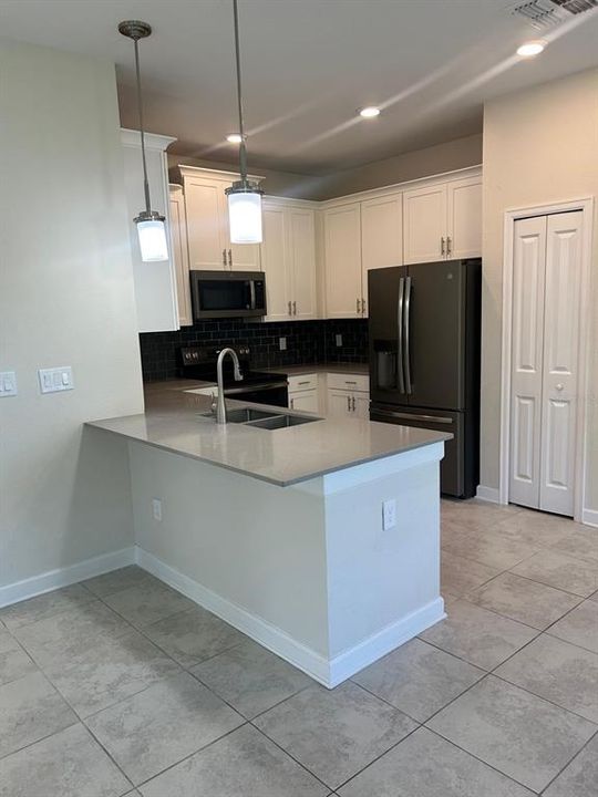 For Rent: $2,600 (4 beds, 3 baths, 1861 Square Feet)