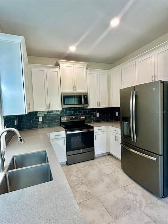 For Rent: $2,600 (4 beds, 3 baths, 1861 Square Feet)