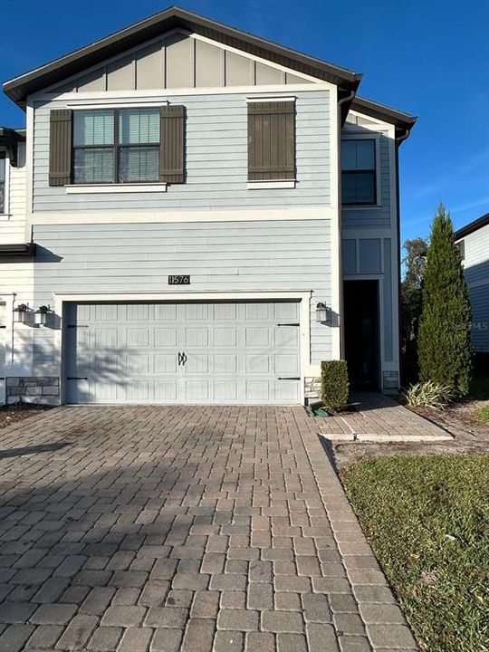 For Rent: $2,600 (4 beds, 3 baths, 1861 Square Feet)