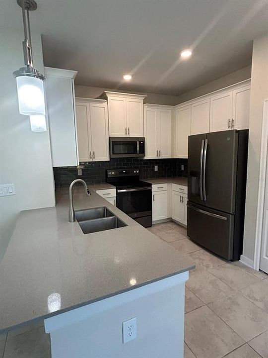 For Rent: $2,600 (4 beds, 3 baths, 1861 Square Feet)