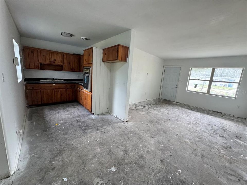 Active With Contract: $274,900 (3 beds, 1 baths, 1457 Square Feet)