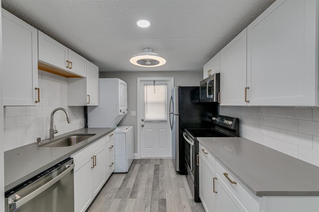 For Rent: $1,700 (2 beds, 1 baths, 650 Square Feet)