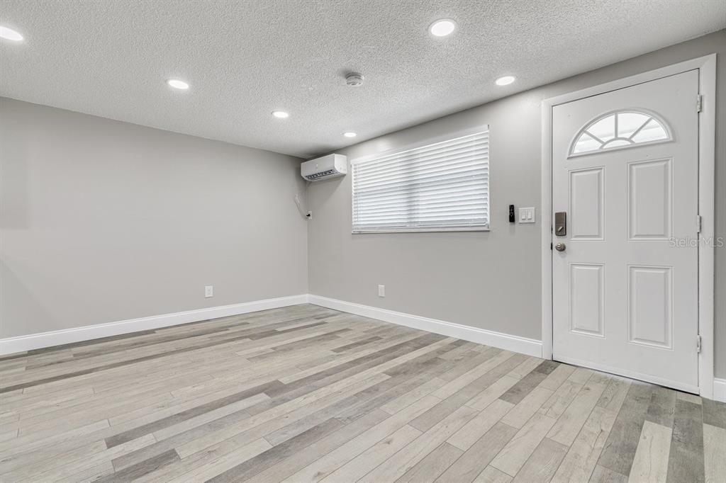 For Rent: $1,700 (2 beds, 1 baths, 650 Square Feet)