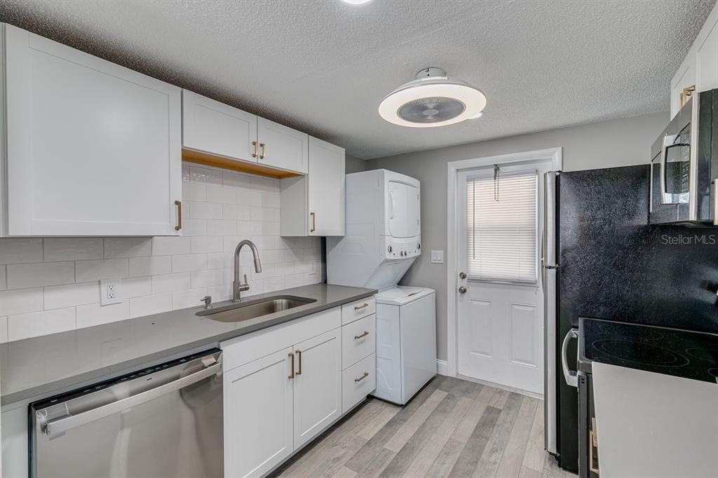 For Rent: $1,700 (2 beds, 1 baths, 650 Square Feet)