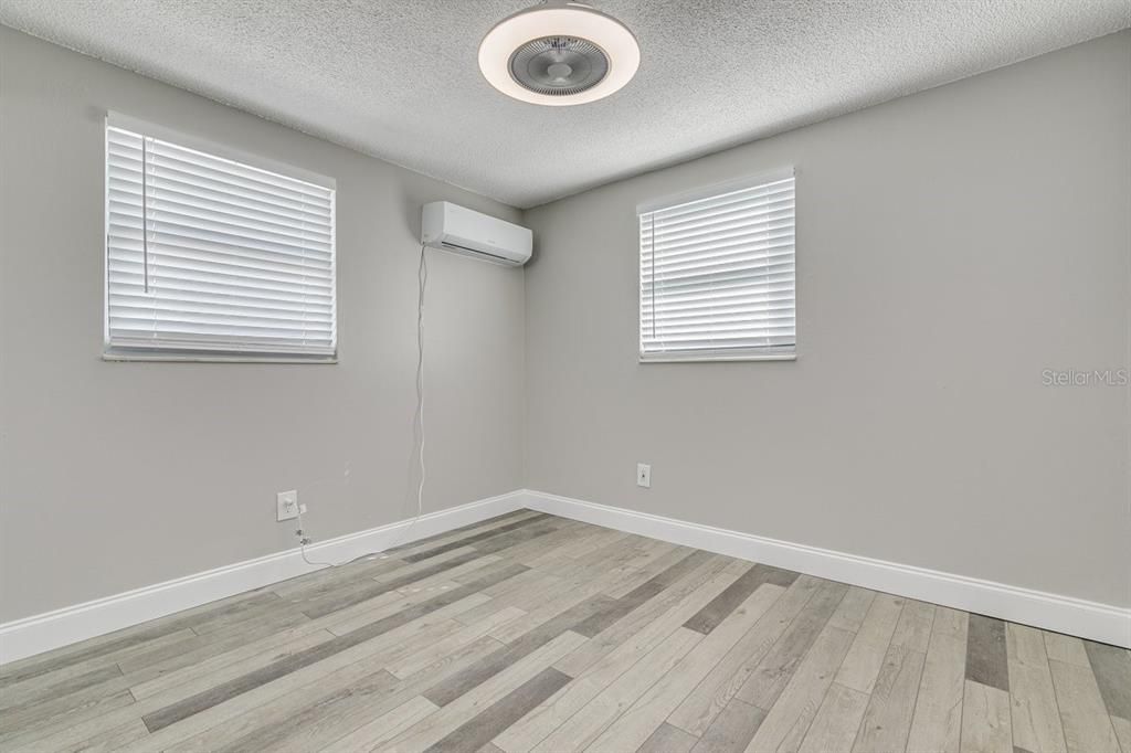 For Rent: $1,700 (2 beds, 1 baths, 650 Square Feet)