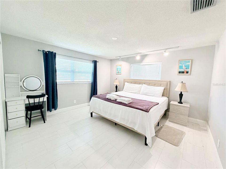 For Rent: $4,350 (3 beds, 2 baths, 1930 Square Feet)