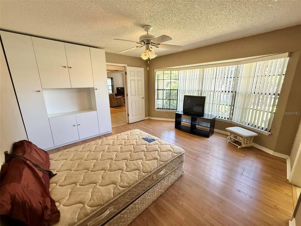 For Sale: $199,900 (2 beds, 2 baths, 1481 Square Feet)