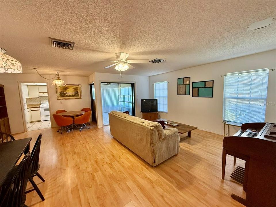 For Sale: $199,900 (2 beds, 2 baths, 1481 Square Feet)