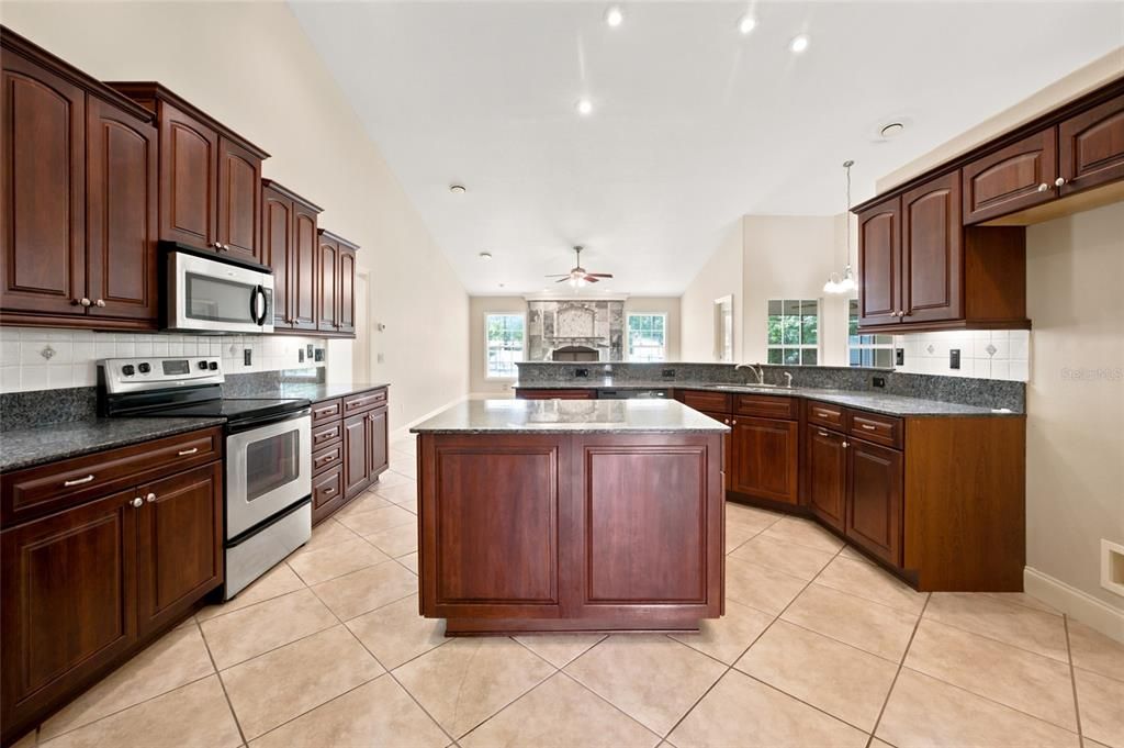 For Sale: $776,000 (3 beds, 3 baths, 2805 Square Feet)