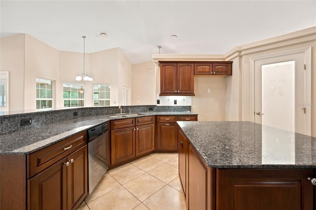 For Sale: $776,000 (3 beds, 3 baths, 2805 Square Feet)