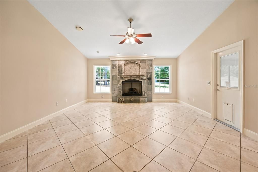 For Sale: $776,000 (3 beds, 3 baths, 2805 Square Feet)