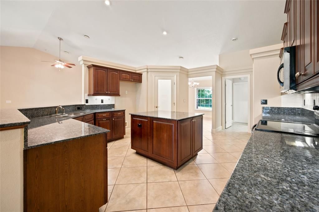 For Sale: $776,000 (3 beds, 3 baths, 2805 Square Feet)