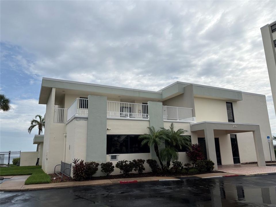 For Rent: $3,200 (2 beds, 2 baths, 1180 Square Feet)