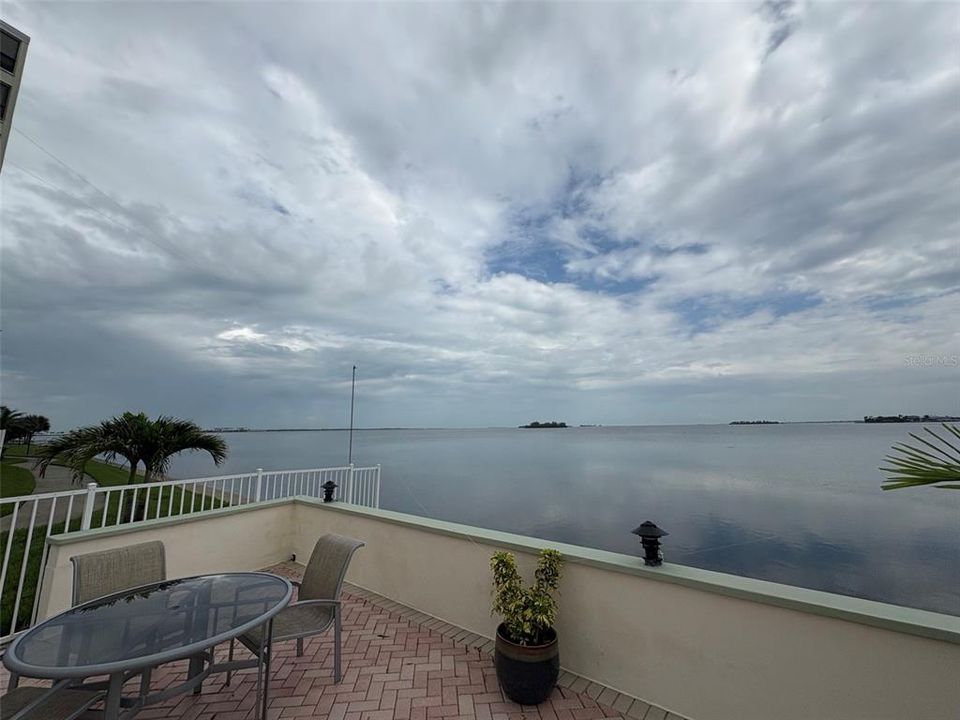 For Rent: $3,200 (2 beds, 2 baths, 1180 Square Feet)