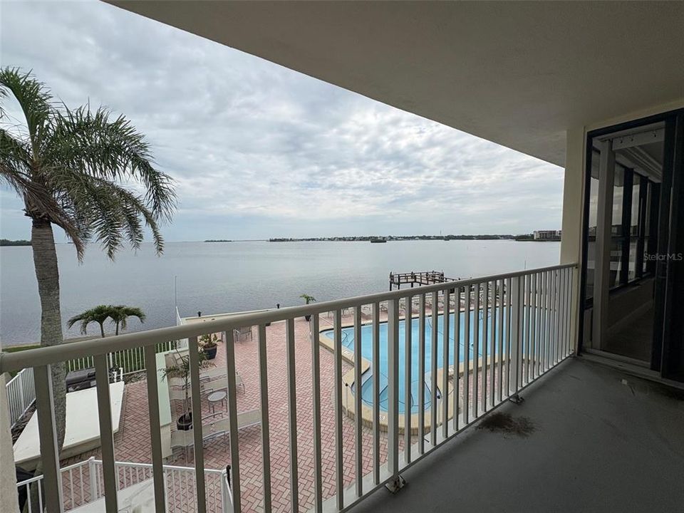 For Rent: $3,200 (2 beds, 2 baths, 1180 Square Feet)