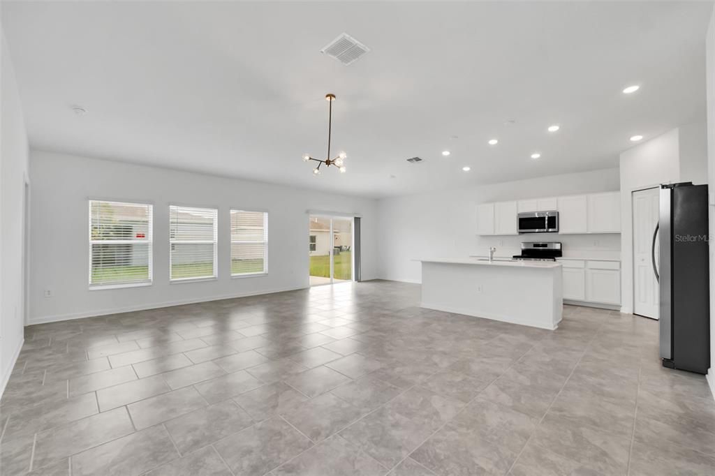 For Rent: $2,000 (4 beds, 2 baths, 1936 Square Feet)