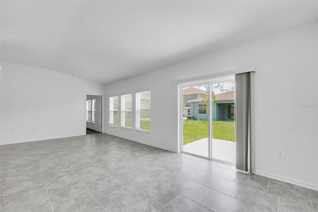 For Rent: $2,000 (4 beds, 2 baths, 1936 Square Feet)