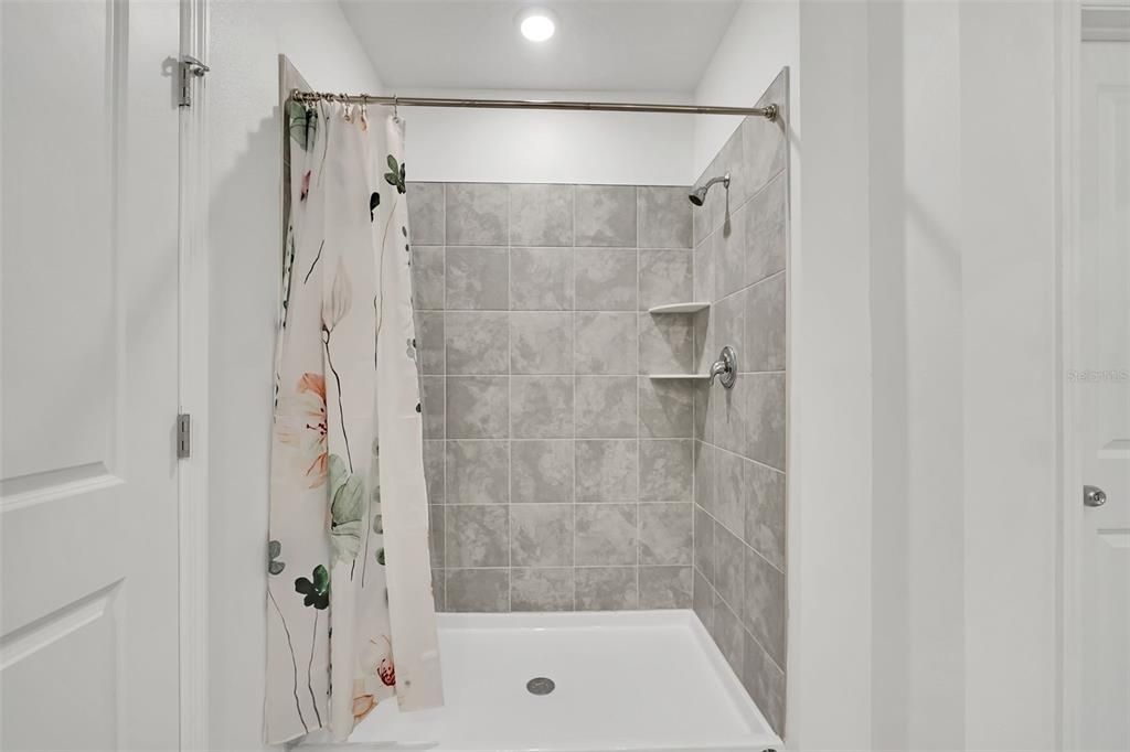 For Rent: $2,000 (4 beds, 2 baths, 1936 Square Feet)