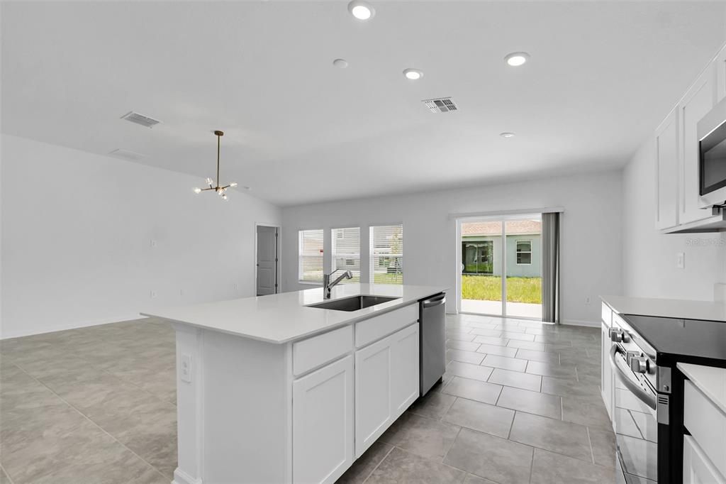 For Rent: $2,000 (4 beds, 2 baths, 1936 Square Feet)