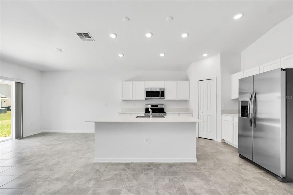 For Rent: $2,000 (4 beds, 2 baths, 1936 Square Feet)
