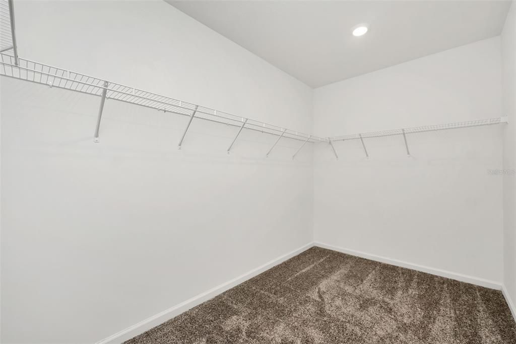 For Rent: $2,000 (4 beds, 2 baths, 1936 Square Feet)