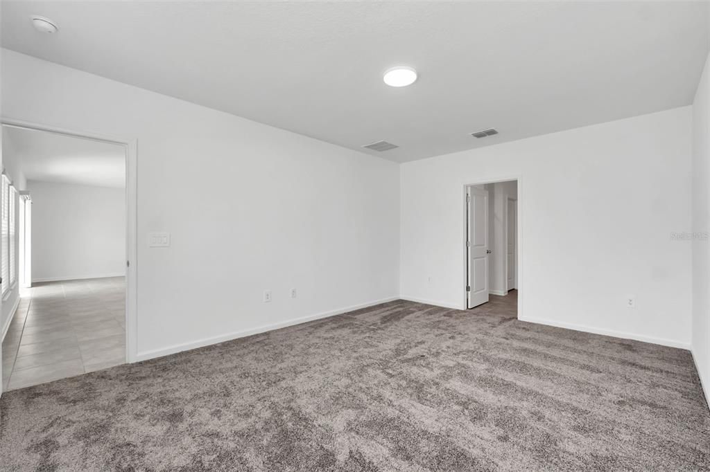 For Rent: $2,000 (4 beds, 2 baths, 1936 Square Feet)