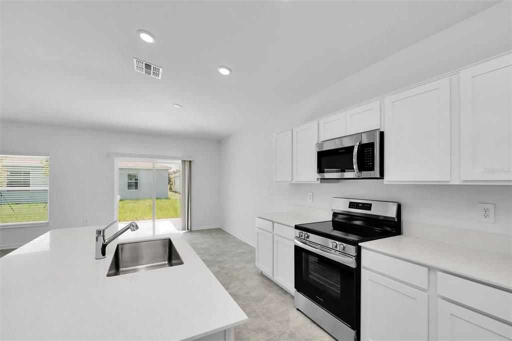 For Rent: $2,000 (4 beds, 2 baths, 1936 Square Feet)