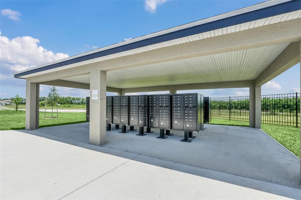 For Rent: $2,000 (4 beds, 2 baths, 1936 Square Feet)