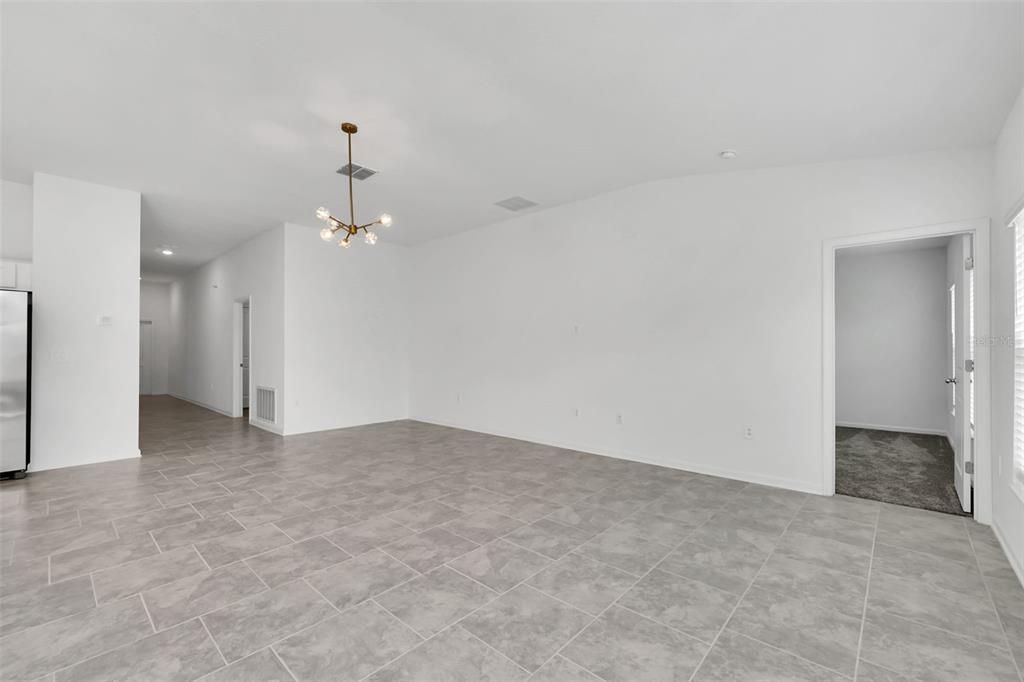 For Rent: $2,000 (4 beds, 2 baths, 1936 Square Feet)