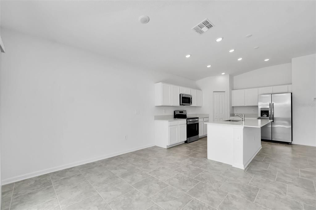 For Rent: $2,000 (4 beds, 2 baths, 1936 Square Feet)