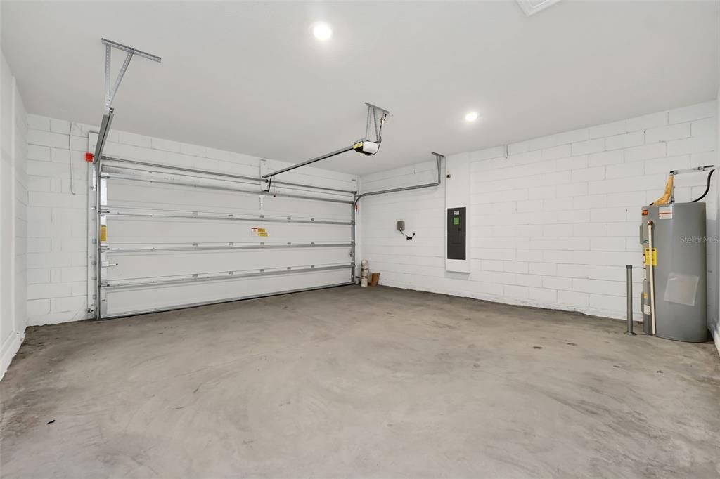 For Rent: $2,000 (4 beds, 2 baths, 1936 Square Feet)