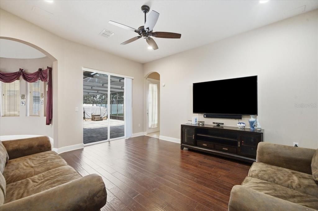 For Sale: $450,000 (4 beds, 3 baths, 2769 Square Feet)