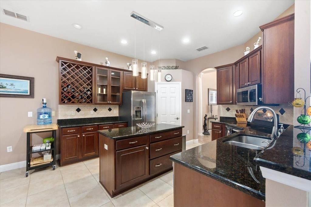 For Sale: $450,000 (4 beds, 3 baths, 2769 Square Feet)