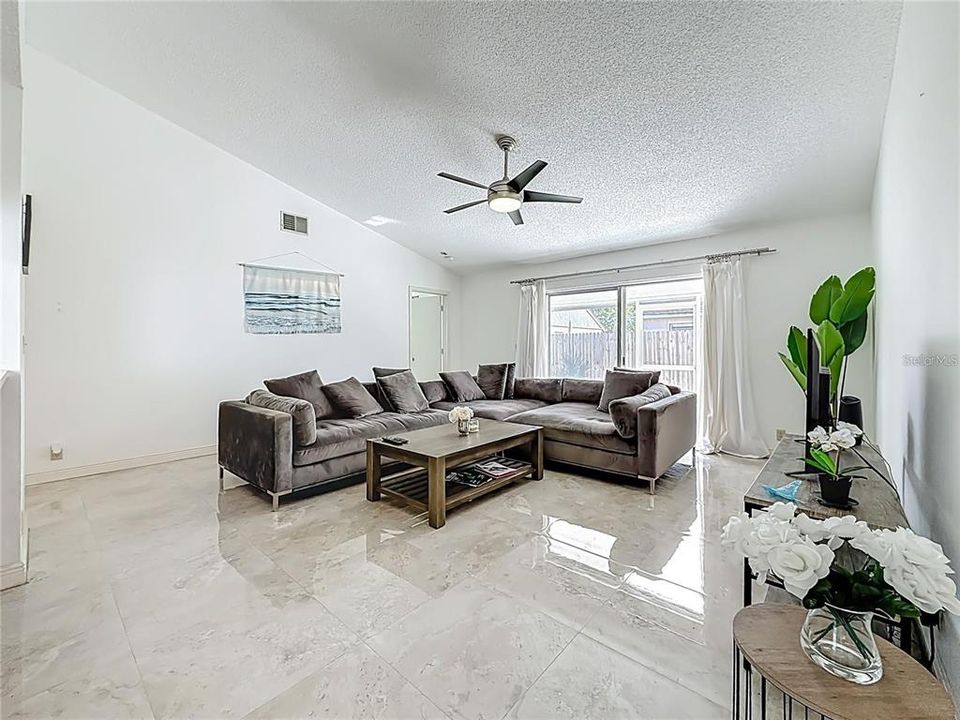 For Sale: $365,000 (3 beds, 2 baths, 1410 Square Feet)