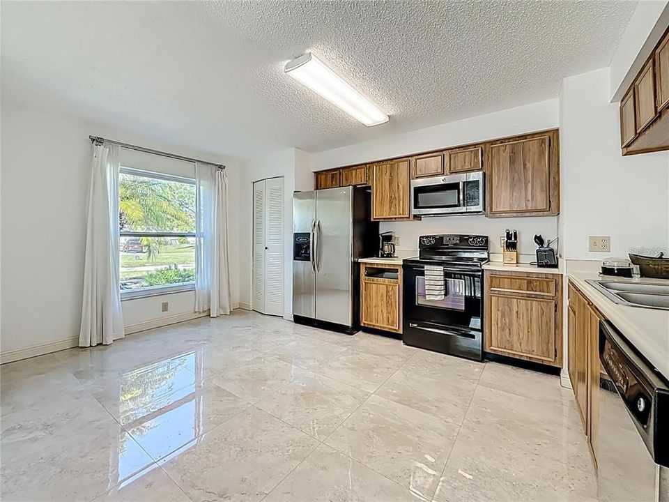 For Sale: $365,000 (3 beds, 2 baths, 1410 Square Feet)