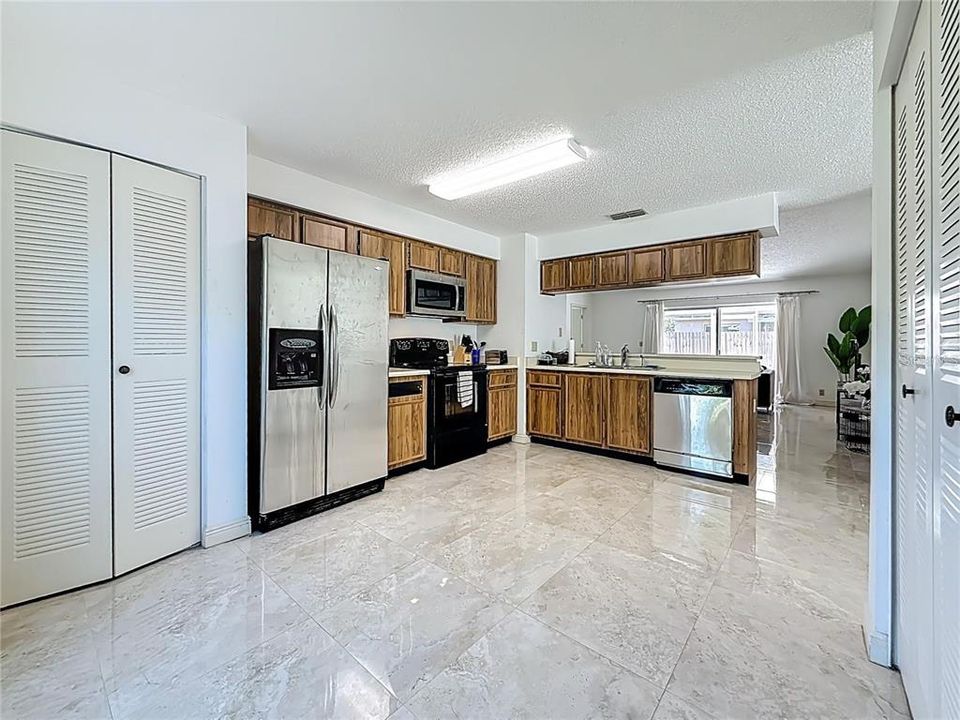 For Sale: $365,000 (3 beds, 2 baths, 1410 Square Feet)