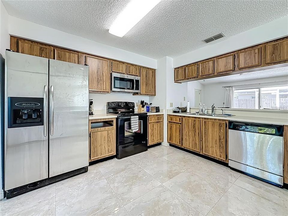 For Sale: $365,000 (3 beds, 2 baths, 1410 Square Feet)