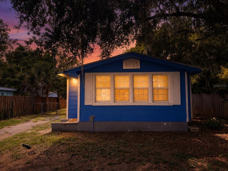 En Venta: $255,000 (2 camas, 2 baños, 824 Pies cuadrados)