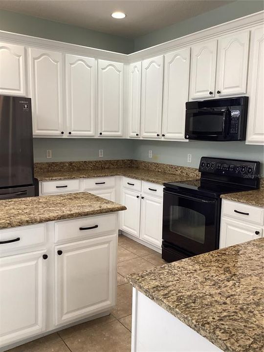 For Rent: $2,400 (3 beds, 2 baths, 1450 Square Feet)