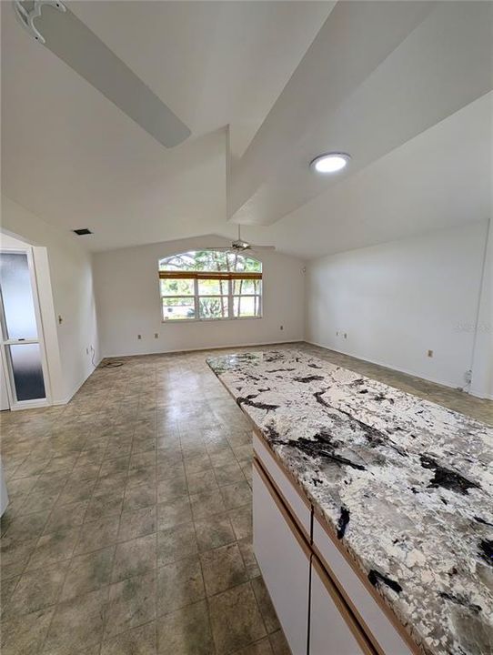 For Rent: $2,400 (3 beds, 2 baths, 1274 Square Feet)