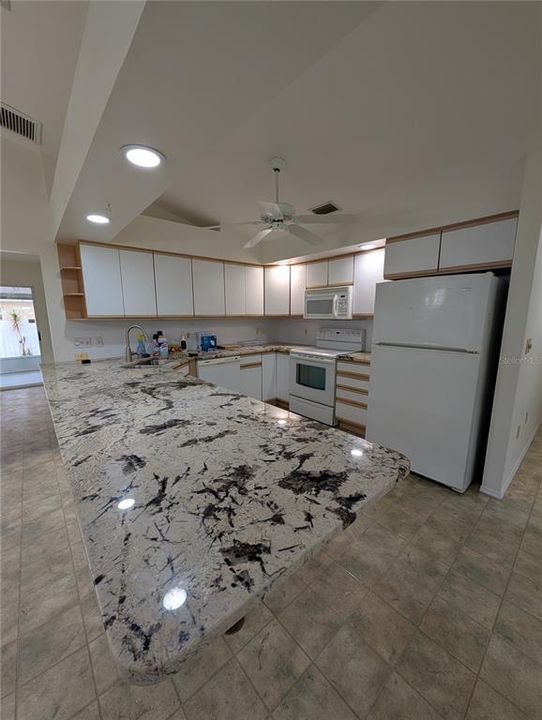 For Rent: $2,400 (3 beds, 2 baths, 1274 Square Feet)