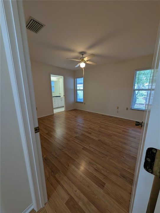 For Rent: $2,400 (3 beds, 2 baths, 1274 Square Feet)