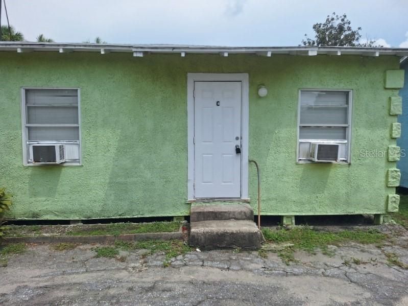 For Rent: $1,300 (2 beds, 1 baths, 450 Square Feet)