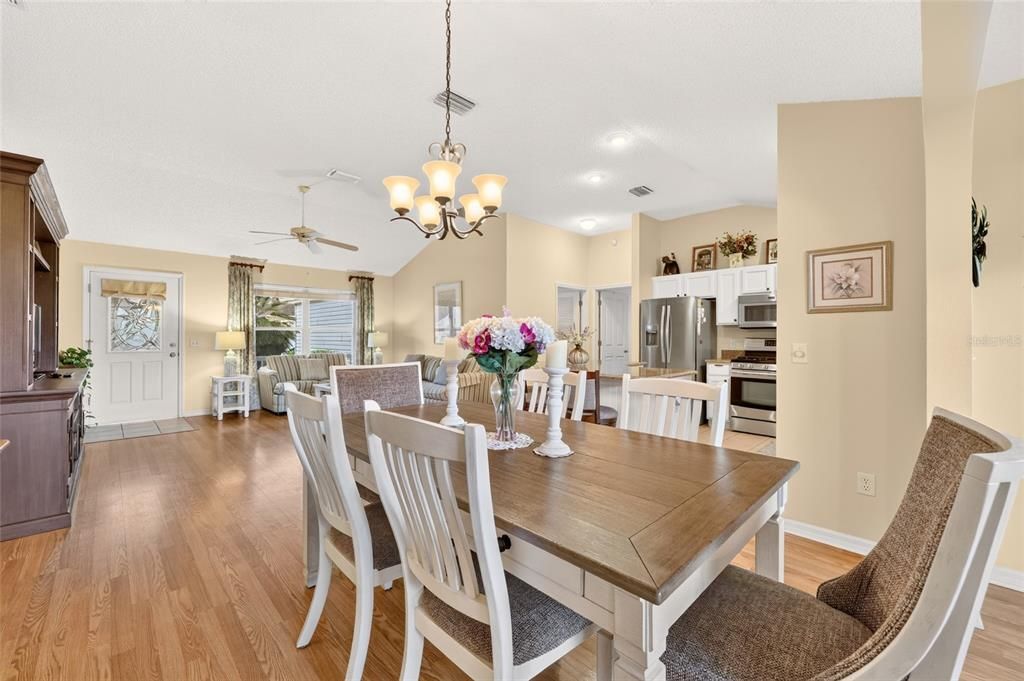 For Sale: $349,500 (3 beds, 2 baths, 1497 Square Feet)
