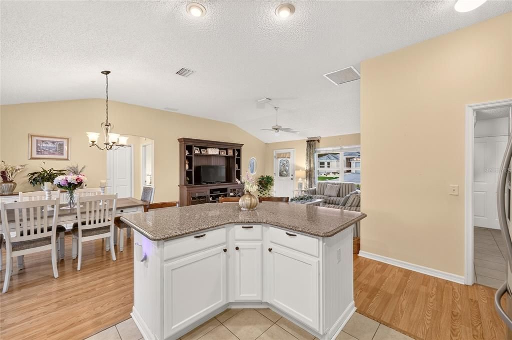 For Sale: $349,500 (3 beds, 2 baths, 1497 Square Feet)