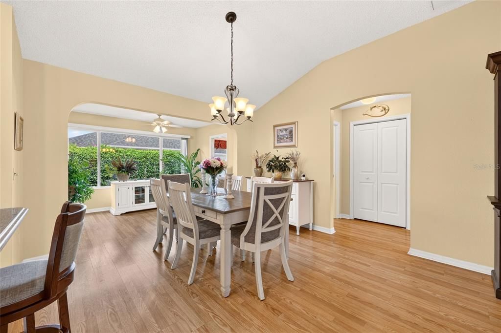 For Sale: $349,500 (3 beds, 2 baths, 1497 Square Feet)