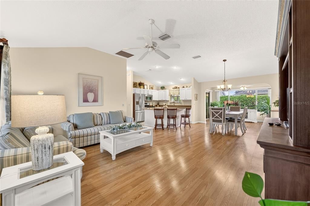 For Sale: $349,500 (3 beds, 2 baths, 1497 Square Feet)