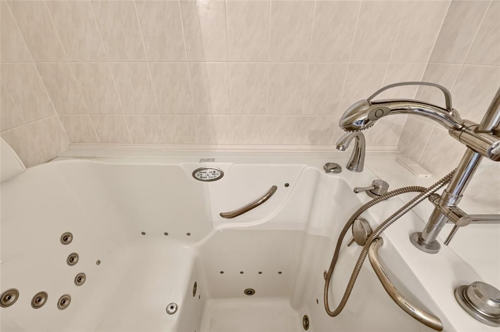 For Sale: $349,500 (3 beds, 2 baths, 1497 Square Feet)