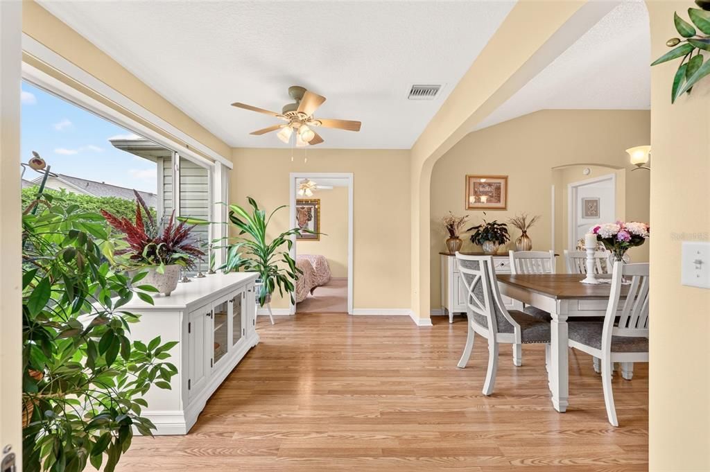 For Sale: $349,500 (3 beds, 2 baths, 1497 Square Feet)