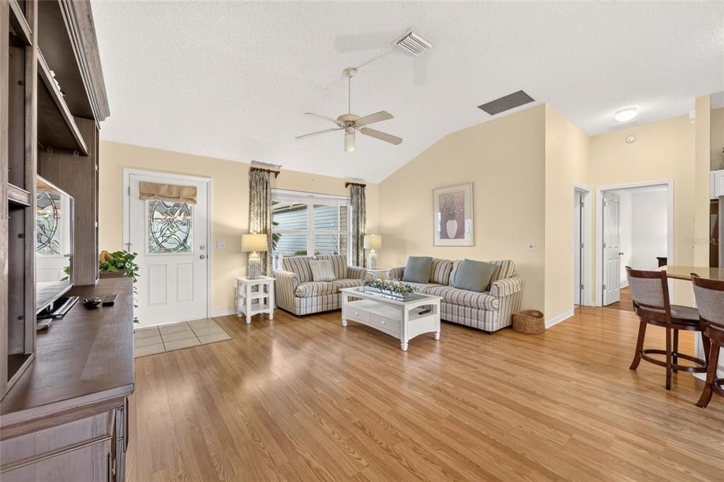 For Sale: $349,500 (3 beds, 2 baths, 1497 Square Feet)